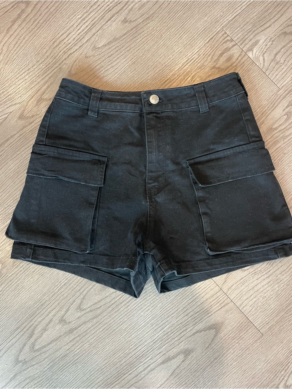 Love Tree Black Cargo Pocket High-Rise Women's Shorts - tag on